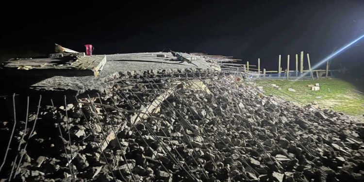 বাগেরহাটে রাতের আধাঁরে গুড়িঁয়ে দেওয়া হয়েছে ১টি মসজিদ,এলাকায় ক্ষোভের ছায়া।