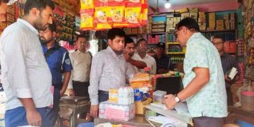 বান্দরবান জেলার লামা বাজারে ভ্রাম্যমান আদালত ৮ (আট) জন ব্যবসায়িকে জরিমানা করেছেন।