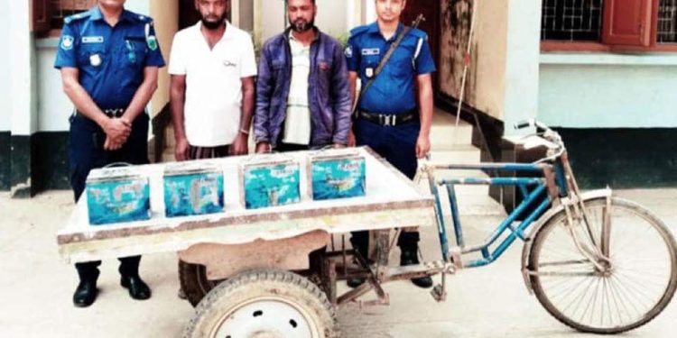 বগুড়ার শেরপুরে সংঘবদ্ধ চোর চক্রের দুই সদস্য গ্রেপ্তার, চুরি যাওয়া অটোভ্যান ও ব্যাটারি উদ্ধার।