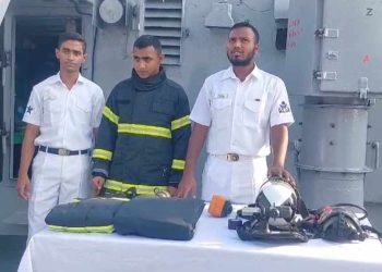 বাগেরহাটের মোংলায় সশস্ত্র বাহিনী দিবসে সর্বসাধারণের জন্য যুদ্ধ জাহাজ উম্মুক্ত ।