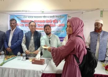 সুন্দরবন মহিলা কলেজের গরীব ও মেধাবীদের বৃত্তি প্রদান করলেন কৃষিবিদ শামীম।
