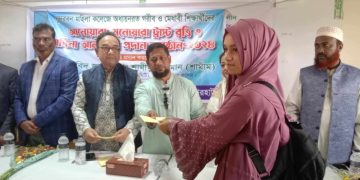 সুন্দরবন মহিলা কলেজের গরীব ও মেধাবীদের বৃত্তি প্রদান করলেন কৃষিবিদ শামীম।