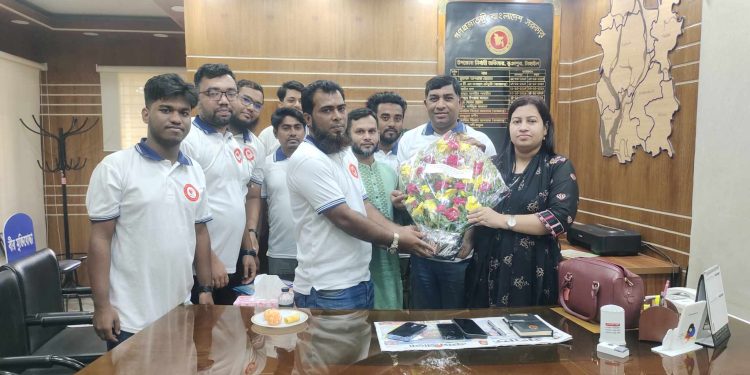 ভূঞাপরে নিউ লাইফ ব্লাড ব্যাংকের পক্ষে ‘ইউ এন ও’ কে ফুলের শুভেচ্ছা।