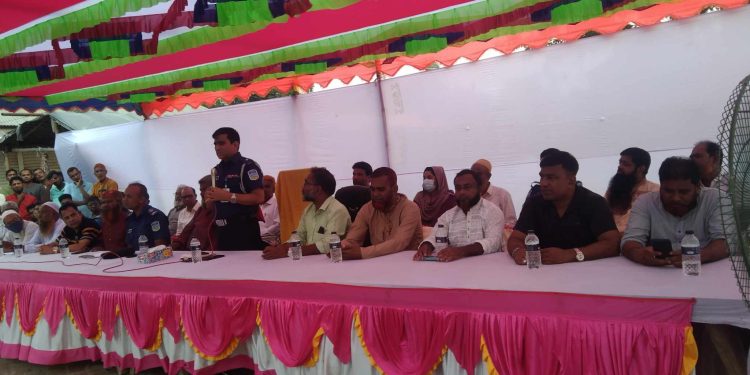 জামালপুরের মাদারগন্জে শ্যামগনব্জ কালিবাড়ি বাজার ব্যবসায়ীদের সাথে আইন শৃঙ্খলা কমিটির মতবিনিময় সভা।