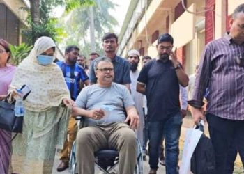 টাঙ্গাইলের সাবেক মেয়র সহিদুর রহমান খান মুক্তি আদালতে হাজিরা দিয়ে বের হওয়ার পর আটক।