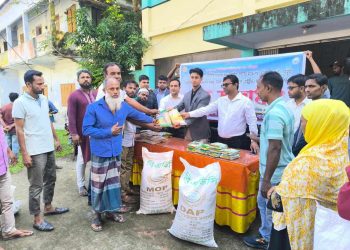 কচুয়ায় কৃষকদের মাঝে বিনামূল্যে বীজ সার বিতরণ।