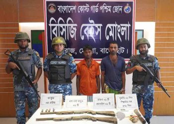 সুন্দরবনের ডাকাত সরদার আসাবুর সহযোগীসহ আটক, ২টি অস্ত্র ও গুলি উদ্ধার।