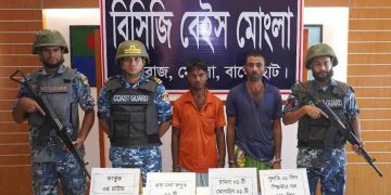 সুন্দরবনের ডাকাত সরদার আসাবুর সহযোগীসহ আটক, ২টি অস্ত্র ও গুলি উদ্ধার।