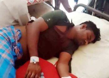 বাগেরহাটের মোরেলগঞ্জে ব্যবসায়ীকে কুপিয়ে জখম টাকা ছিনতাই।