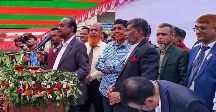 ১৮ বছর পরে এলাকায় সাবেক এমপি সেলিম বাগেরহাটের উন্নয়নে সবাইকে সাথে নিয়ে কাজ করতে চাই।