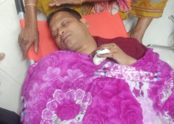 চাঁদা না দেওয়ায় ব্যবসায়ীকে পিটিয়ে হত্যার চেষ্টা।