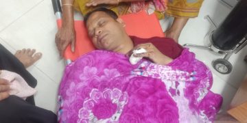 চাঁদা না দেওয়ায় ব্যবসায়ীকে পিটিয়ে হত্যার চেষ্টা।