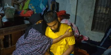 র‍্যাব পরিচয়ে তুলে নেওয়া ১৬ মাস পর বাড়ি ফিরল রহমত উল্লাহ , বন্দী ছিল ভারতের কারাগারে।