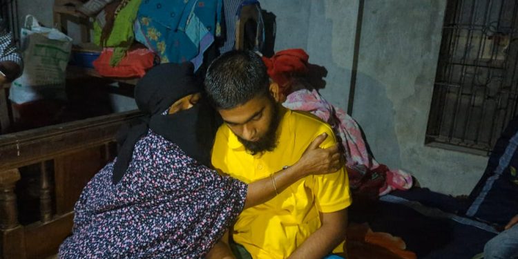 র্যাব পরিচয়ে তুলে নেওয়া ১৬ মাস পর বাড়ি ফিরল রহমত উল্লাহ , বন্দী ছিল ভারতের কারাগারে।