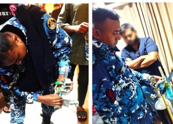 সুন্দরবনে জাহাজে অসুস্থ এক পর্যটককে চিকিৎসা দিল বাংলাদেশ কোস্ট গার্ড।