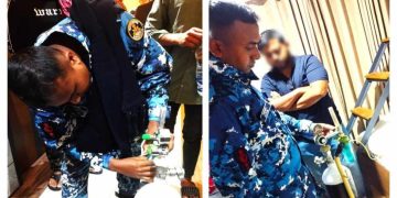 সুন্দরবনে জাহাজে অসুস্থ এক পর্যটককে চিকিৎসা দিল বাংলাদেশ কোস্ট গার্ড।