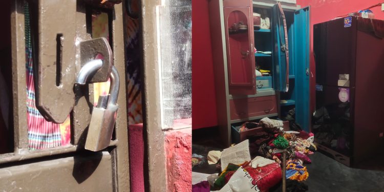 মায়ের ঘরের তালা কেটে চুরির অভিযোগ ওঠেছে মেয়ের বিরুদ্ধে।