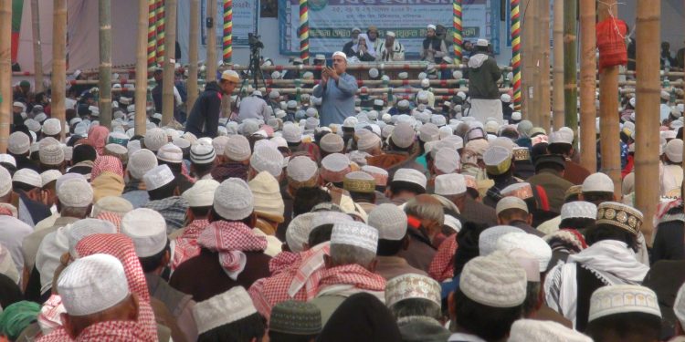 মানিকগঞ্জে আখেরি মোনাজাতের ভাবগাম্ভীর্যপূর্ণ পরিবেশে শেষ হলো ‘বিশ্ব ইজতেমা।