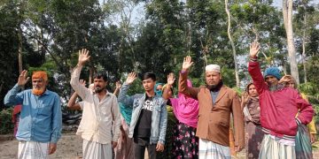 কালকিনিতে কৃষকলীগ নেতার নেতৃত্বে অসহায় পরিবারের শতাধীক ফলজ গাছ কেটে ফেলার অভিযোগ ॥ বিচারের দাবীতে বিক্ষোভ।