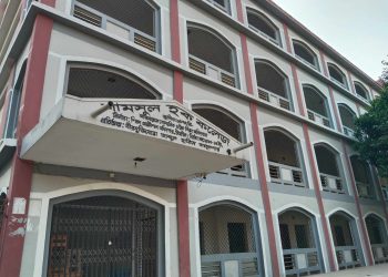 কালিহাতীতে অধ্যক্ষের বিরুদ্ধে নানা অনিয়মের অভিযোগ।