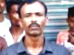 বাগেরহাটের রামপাল স্বাস্থ্য কমপ্লেক্সর ল্যাব সহকারী শ্যামলকে চক্ষু তুলে ফেলার হুমকি।