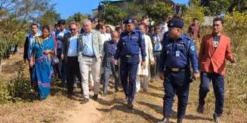 লামায় পুড়ে যাওয়া ত্রিপুরাদের বাড়িঘর পরিদর্শন করলেন : পার্বত্য উপদেষ্টা।