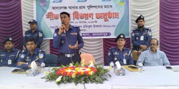 জামালপুরের মাদারগঞ্জে গ্রাম পুলিশদের মাঝে পুলিশ সুপারের শীতবস্ত্র বিতরণ।