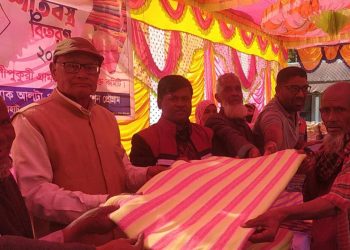 পঞ্চগড়ে শীতার্তদের মাঝে শীতবস্ত্র বিতরণ।