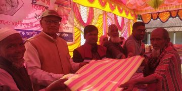 পঞ্চগড়ে শীতার্তদের মাঝে শীতবস্ত্র বিতরণ।