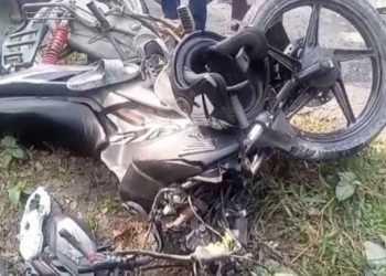 বাগেরহাটের ফকিরহাটে পরিবহনের সাথে মটরসাইকেলের সংঘর্ষে শ্রমিক নিহত, আহত-১