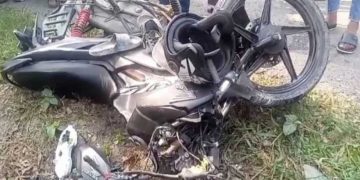 বাগেরহাটের ফকিরহাটে পরিবহনের সাথে মটরসাইকেলের সংঘর্ষে শ্রমিক নিহত, আহত-১