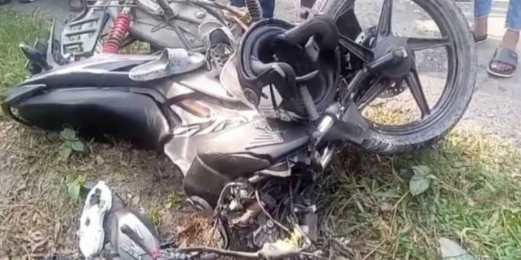 বাগেরহাটের ফকিরহাটে পরিবহনের সাথে মটরসাইকেলের সংঘর্ষে শ্রমিক নিহত, আহত-১