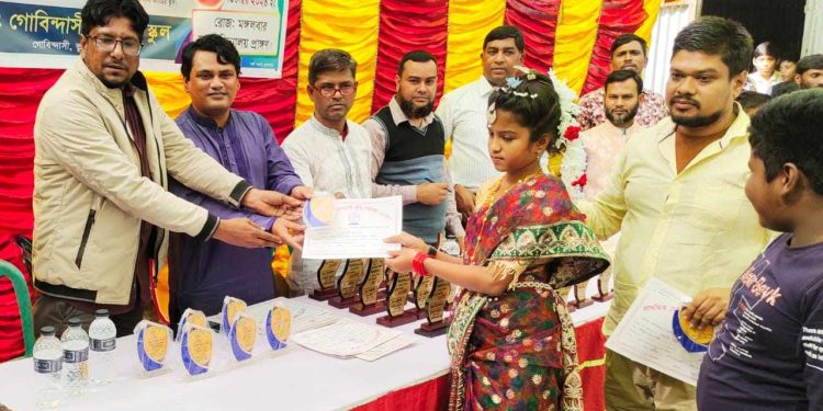 ভূঞাপুরে বৃত্তিপ্রাপ্ত শিক্ষার্থীদের মাঝে শিক্ষা সনদ ও ক্রেস্ট বিতরণ।