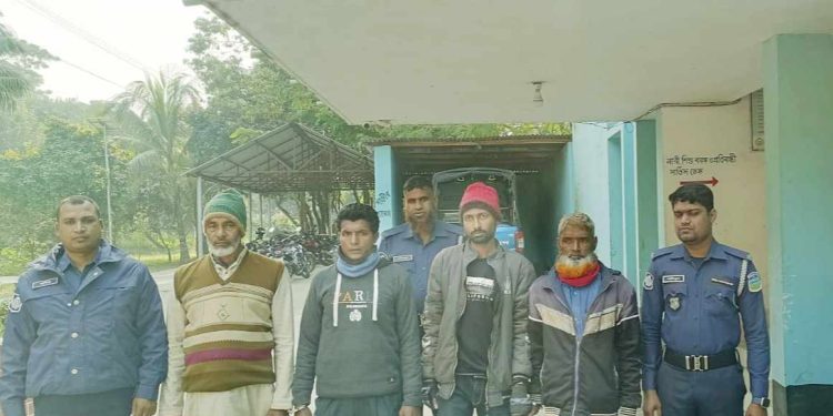 জামালপুরের মাদারগঞ্জে নাশকতাসহ অন্যান্য মামলা ৪ জন আটক।