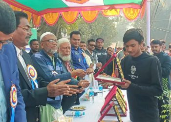 শহীদ বুদ্ধিজীবী দিবসে বাগেরহাটে সাঁতার প্রতিযোগিতা অনুষ্ঠিত।