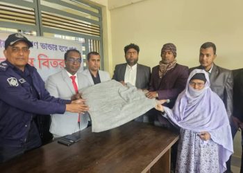 নিয়ামতপুর উপজেলা মডেল প্রেসক্লাব ও বাংলাদেশ মফস্বল সাংবাদিক ইউনিয়ন নিয়ামতপুর শাখা এর উদ্যোগে শীতবস্ত্র বিতরণ।