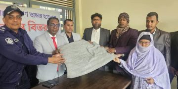 নিয়ামতপুর উপজেলা মডেল প্রেসক্লাব ও বাংলাদেশ মফস্বল সাংবাদিক ইউনিয়ন নিয়ামতপুর শাখা এর উদ্যোগে শীতবস্ত্র বিতরণ।