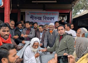 মানবতা সামাজিক সংগঠনের উদ্যোগে শীতার্তদের মাঝে শীতবস্ত্র বিতরণ।