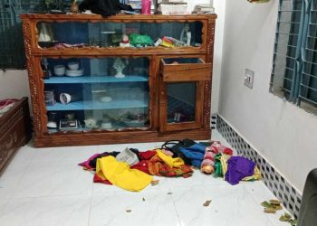 মোরেলগঞ্জে গভীর রাতে ডাকাতির ঘটনা, প্রবাসীর বাড়ি থেকে লুট ৬ লাখ টাকা ১৭ ভরি স্বর্ণ।