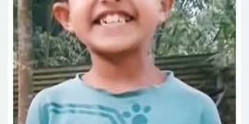 বেড়ায় সিএনজি উল্টে এক শিশুর মৃত্যু।