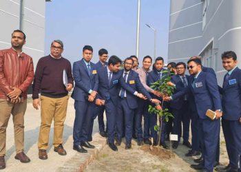 বাগেরহাটের রামপালে বিসিএস ক্যাডারের ২৫ কর্মকর্তার আমাদের গ্রাম ক্যান্সার প্রকল্প পরিদর্শন।