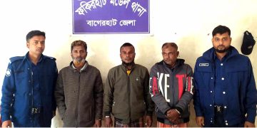 বাগেরহাটে পেশাদার তিন গরুচোর গ্রেপ্তার, ৪টি গরু উদ্ধার।