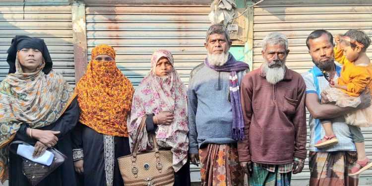 বাগেরহাটের রামপালে ভূমিহীনদের ১০ টি বসতবাড়ি ভাংচুর মারপিট করে জমি থেকে উচ্ছেদের অভিযোগ।