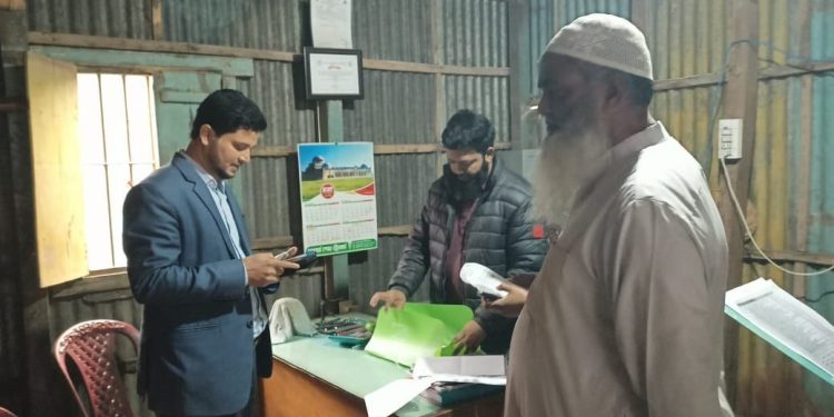 বেড়ায় বাজার পরিদর্শনে ভ্রাম্যমান আদালতে জরিমান।