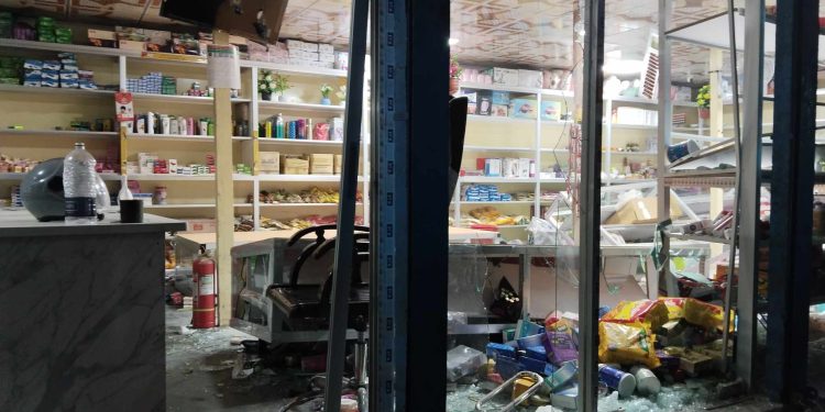 টাঙ্গাইলে আধিপত্য বিস্তার নিয়ে ব্যবসা প্রতিষ্ঠানে হামলা-ভাঙচুর।