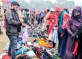 বাগেরহাটের রামপালে শীতের তীব্রতায় শীতবস্ত্রের কেনাকাটার ধুমধাম।