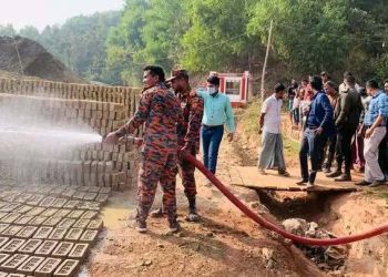 লামায় অবৈধ ইট ভাটায় মোবাইল কোর্ট অভিযান : ৪ ইট ভাটাকে ১১ লাখ টাকা জরিমানা। 