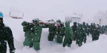 উত্তরাখন্ডের বদ্রীনাথে ভয়াবহ তুষার ধস ! আটক অন্তত ৪৭ শ্রমিক।