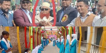 চিতলমারী উপজেলা নির্বাহী কর্মকর্তার সাথে ওলামা লীগ সভাপতির জাতীয় পতাকা উত্তোলন।