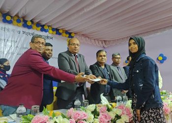 বাগেরহাটে মেধাবী শিক্ষার্থীদের সংবর্ধনা ও বৃত্তি প্রদান।